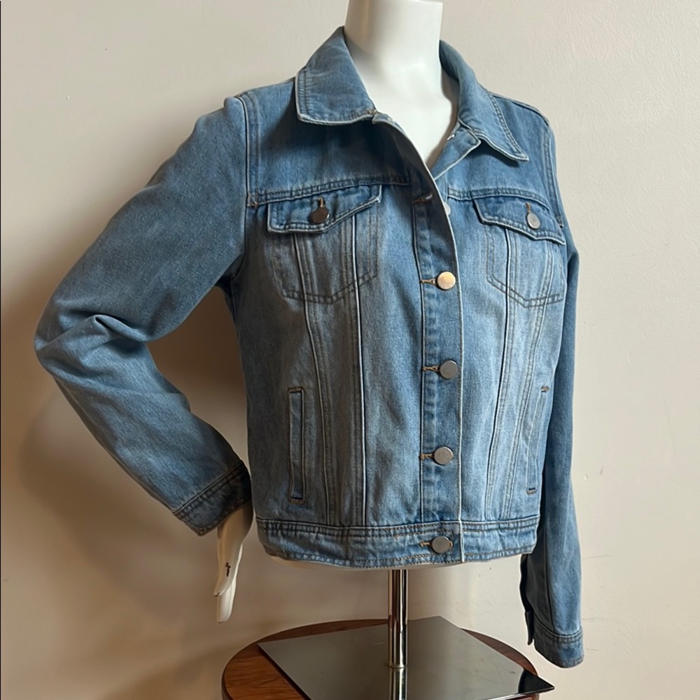 Twelfth love Jean Jacket with Fitted Silhouette faded and broken in